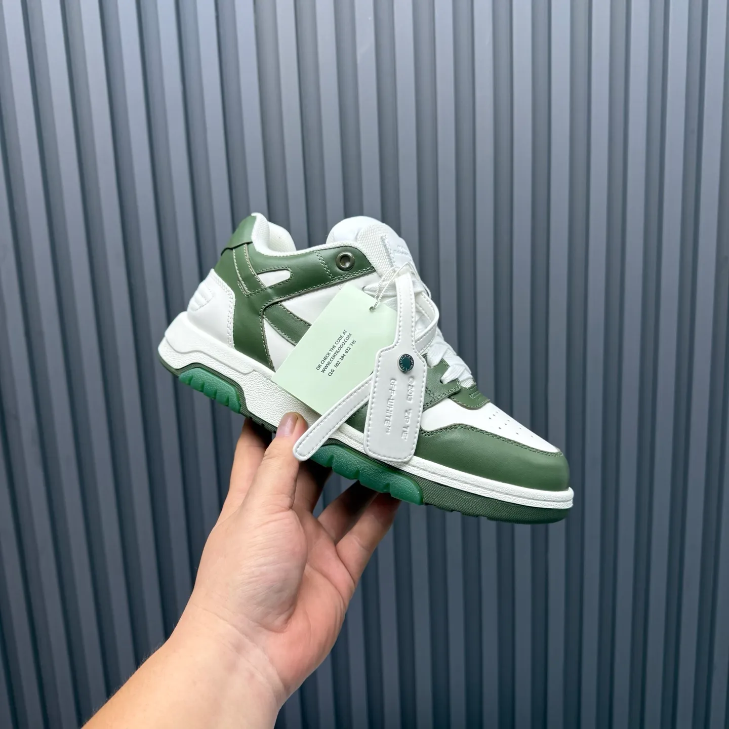【off- white】P: 620💰Couple model👫, Size: 35-44 (Customized for men 38.45.46) High-quality version👊 "Out of office" series original molding, original lasting, production process 1:1 Original ➰OFF GRAY WHITE OW ➰ First-layer cowhide Imported skin-friendly and environmentally friendly polyester mesh Original molding high elastic and environmentally friendly molding pad Made with the original lasting process. The original molded rubber outsole (never yellows and deforms) has a super correct shape, bright color and strong three-dimensional effect👍. Packaging💯Full set of packaging synchronized with the official website (branded paper, certificate of quality, branded cloth bag)